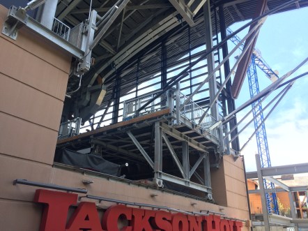 The center loading platform moves during each trip to make way for the arriving car.