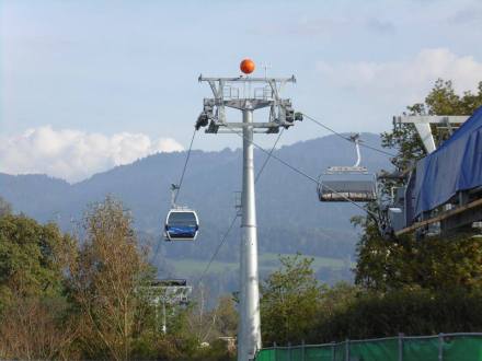 Test lift at Doppelmayr in Wolfurt has carriers on it even though the terminals are not finished.