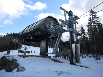Doppelmayr CTEC Uni-Star drive terminal and loading area.